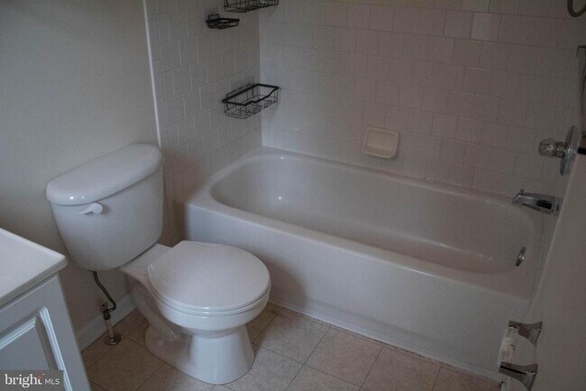 Building Photo - 2095 Pawlet Dr