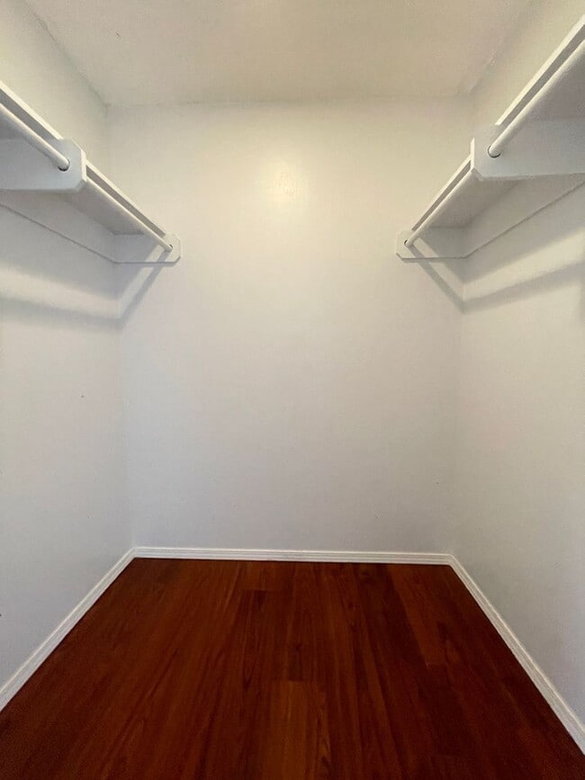 Building Photo - Well Maintained 3 Bed, 2.5 Bath Townhome i...