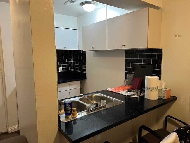 Building Photo - 68 E 200 S
