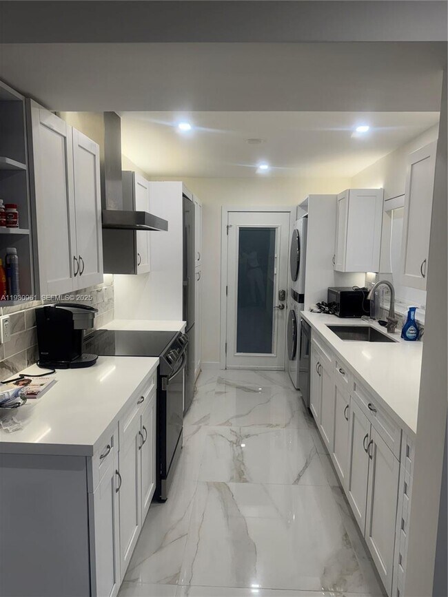 Building Photo - 3922 NE 166th St