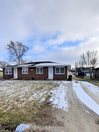 Building Photo - 435 E Ann St