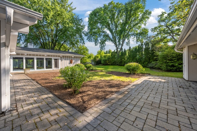 Building Photo - 1161 Winwood Dr