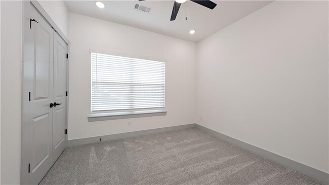 Building Photo - 8 Whithorn Ln