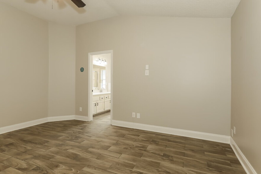 Building Photo - 2891 Tuscarora Tr