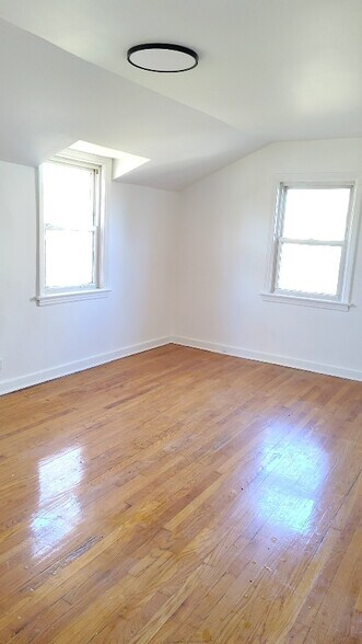 Building Photo - 10035 S Yates Blvd