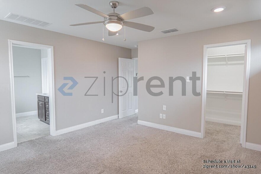 Building Photo - 410 Club House Dr