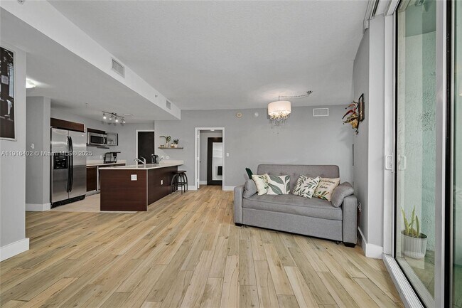 Building Photo - 1900 N Bayshore Dr