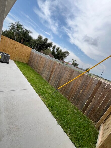 Building Photo - 7703 N 58th Ln