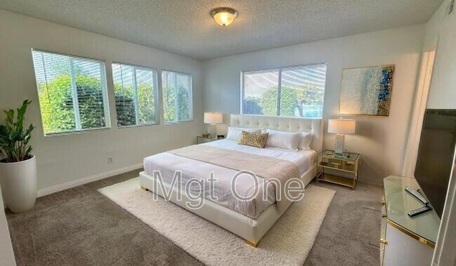 Building Photo - 425 Glenhill Dr