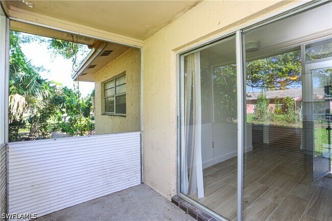 Building Photo - 1095 San Remo Ave