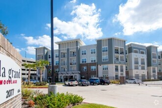 Building Photo - Ella Grand -1036