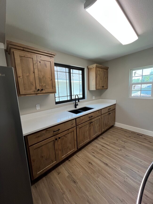 Building Photo - 415 E Jackson St