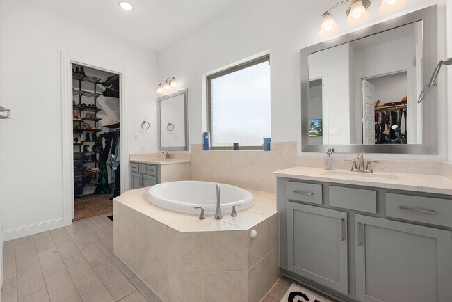 Building Photo - 31611 Donoso Dr