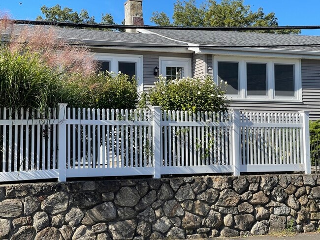 Building Photo - 40 Ledge Ave