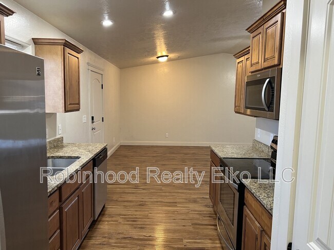 Building Photo - 279 Country Club Pkwy