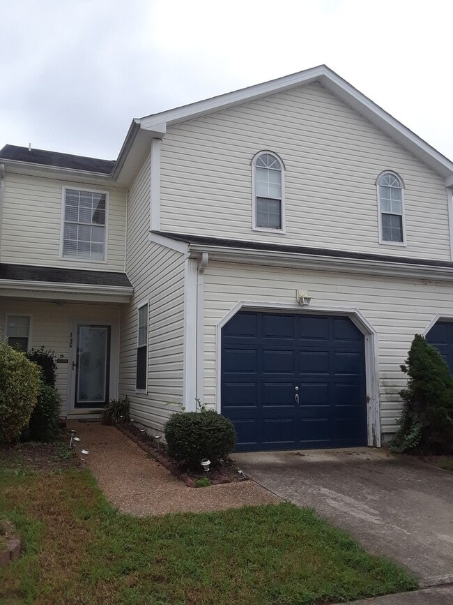 Building Photo - Suffolk: 3 bedrooms, 2.5 bathrooms near Obici