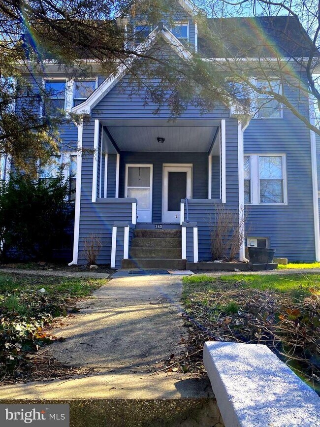 Building Photo - 360 Elm Ave