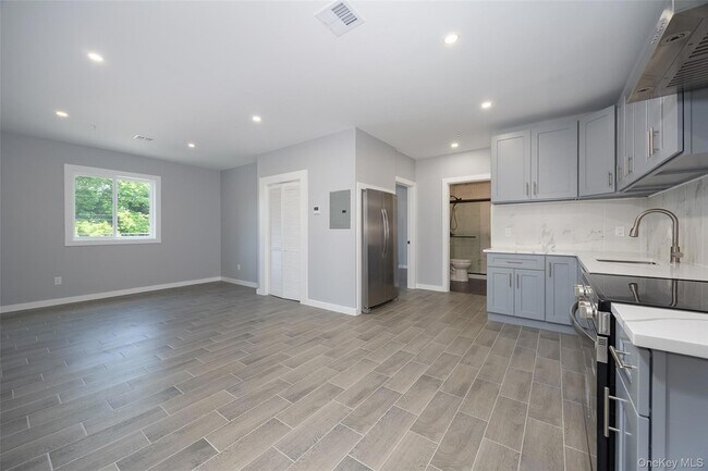 Building Photo - 126 Innis Ave