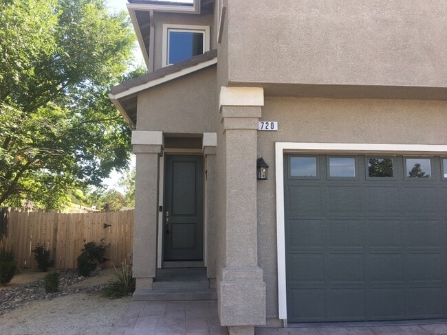Building Photo - Gorgeous Townhouse - Built 2017 Southwest ...