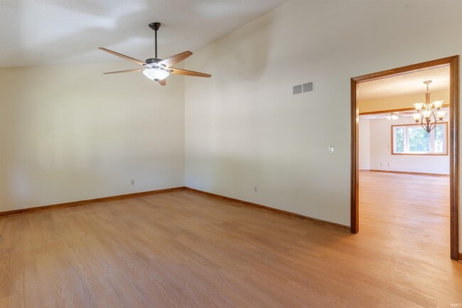 Building Photo - 6800 Oakmont Ct