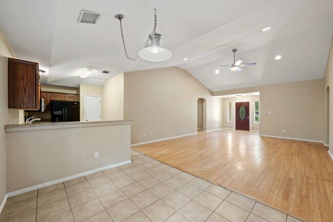 Building Photo - 5208 Sioux Ln