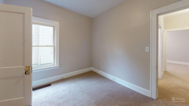 Building Photo - 11302 Parkview Ave