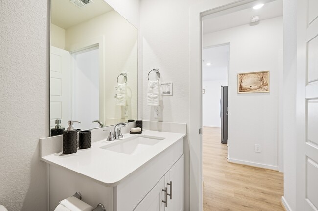 Building Photo - 1940 Velvet Oak Ln