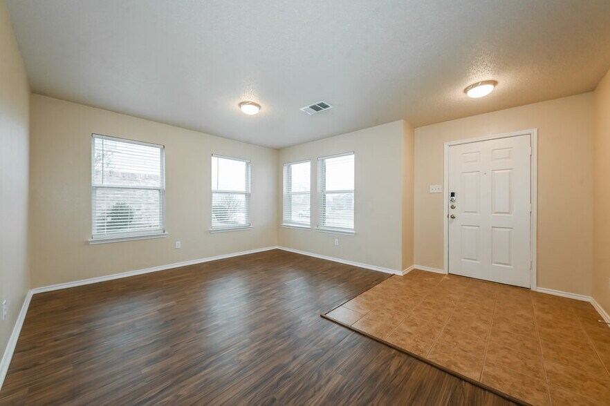 Building Photo - 604 Snowy Orchid Dr