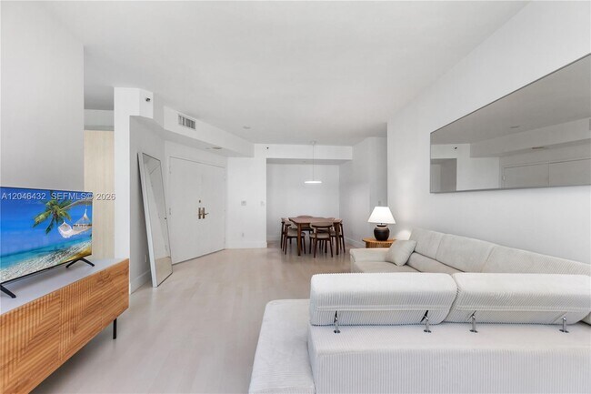 Building Photo - 300 South Pointe Dr