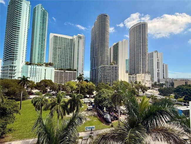 Building Photo - 275 NE 18th St