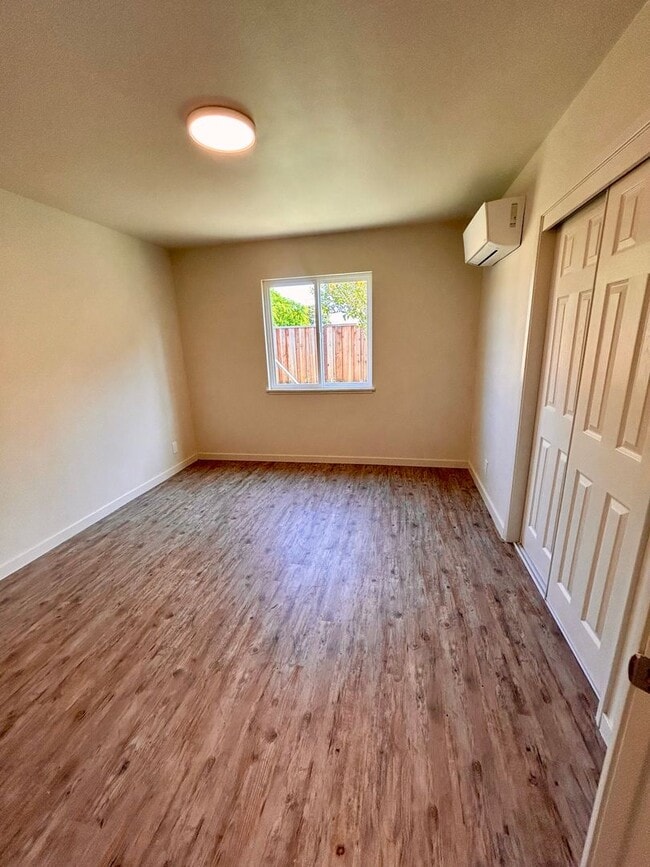 Building Photo - Completely Updated Irvington House!