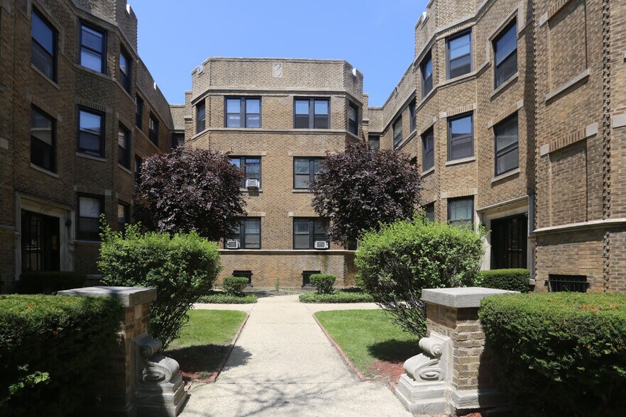 Primary Photo - 630 W Stratford Pl