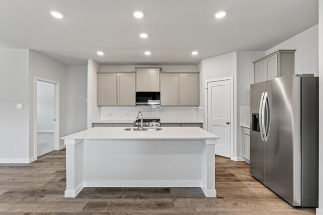 Building Photo - 7762 Bergamot Cir