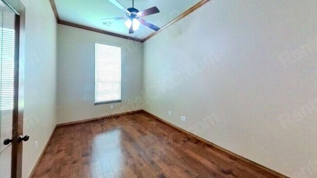 Building Photo - 3/2 plus office in gated SW neighborhood