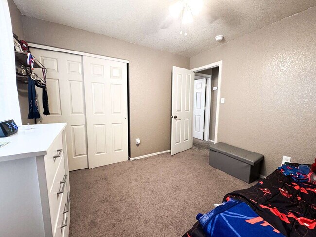 Building Photo - “Spacious 4-Bedroom, 2-Bath Home with Solar Panels in Yuma”
