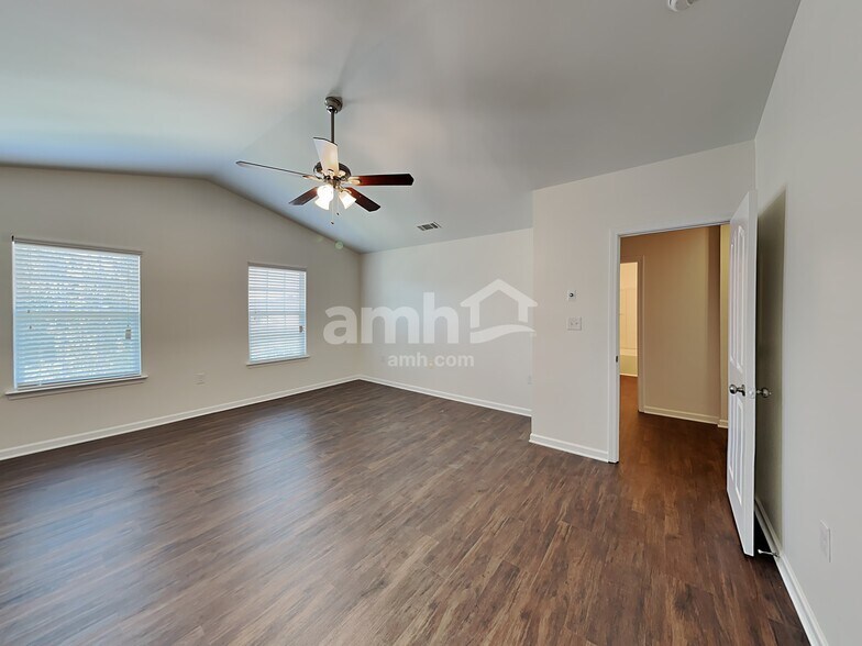 Building Photo - 1748 Eastway Dr