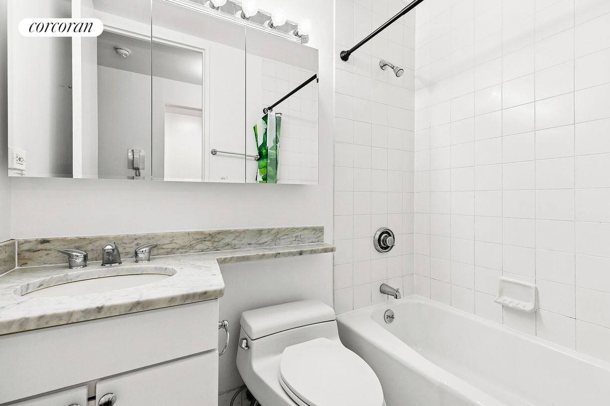 Building Photo - 350 W 50th St