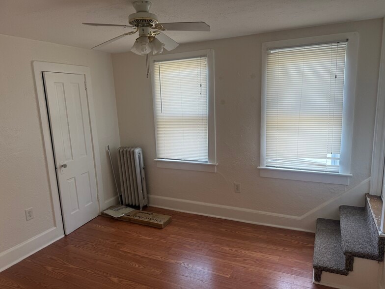 Building Photo - 133 W Vaughn St