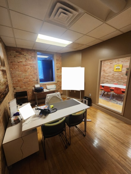 Building Photo - 9 Main St