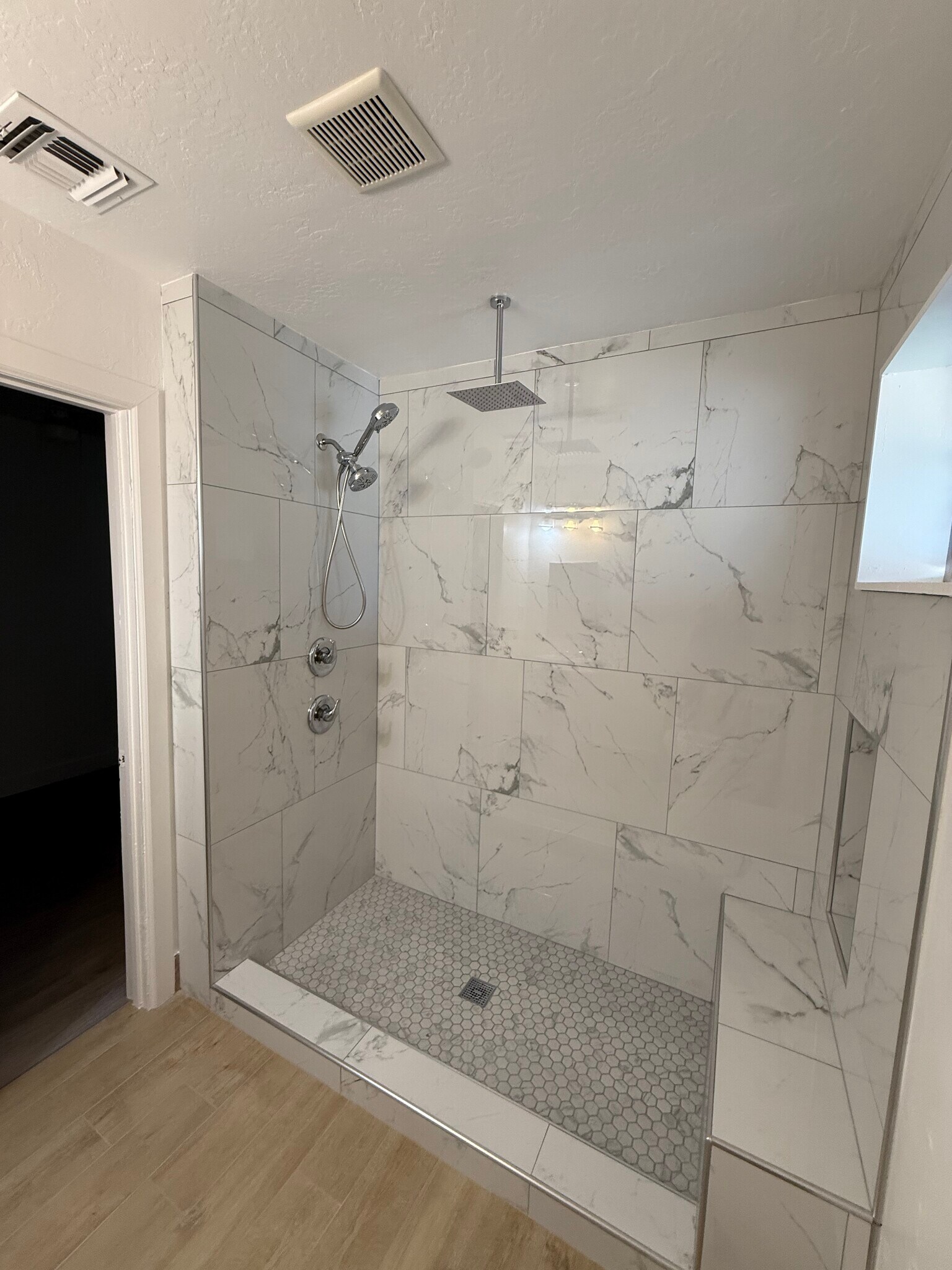 Building Photo - 2443 E Earll Dr