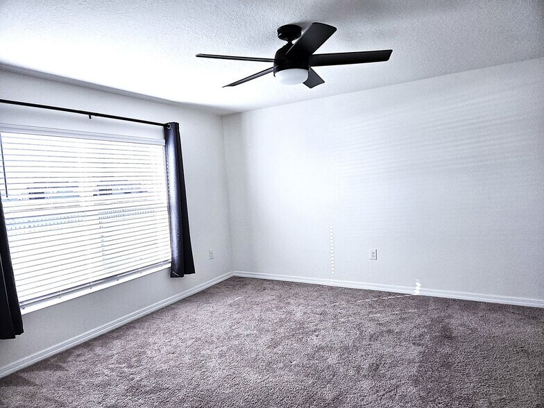 Building Photo - 12183 High Rock Wy