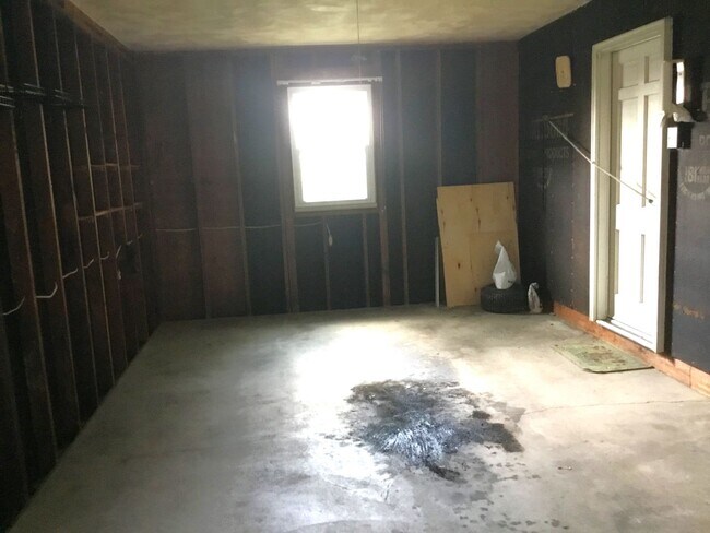 Building Photo - ENJOY THE COMFORTS OF ONE-FLOOR LIVING!