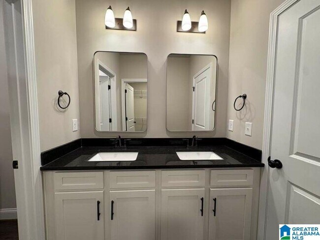 Building Photo - 4401 Lennox Pl