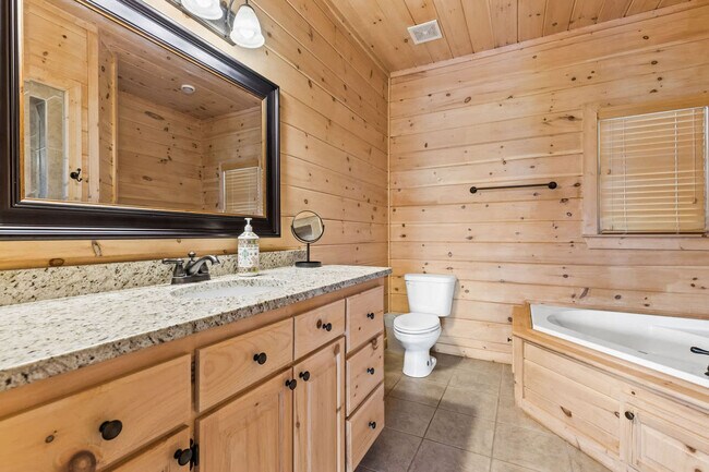 Building Photo - 121 Pontoosuc Dr