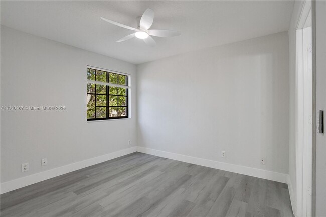 Building Photo - 3912 Tree Top Dr