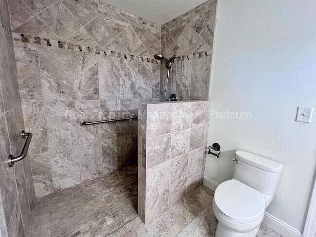 Building Photo - 9193 N Fowler Ave