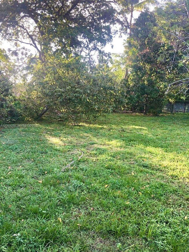 Building Photo - 4900 SW 36th Ct