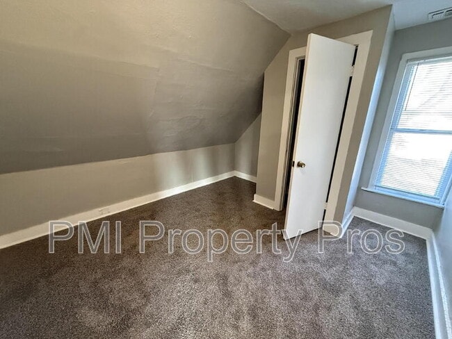 Building Photo - 3806 W Rohr Ave