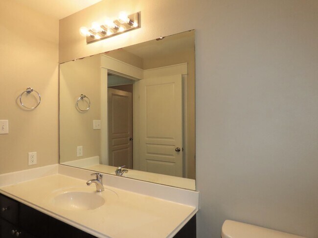 Building Photo - South Tyler! Stunning 5 Bedroom, 3.5 Bath ...