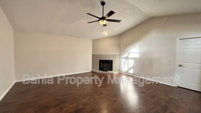 Building Photo - 8215 Saragoza Ct